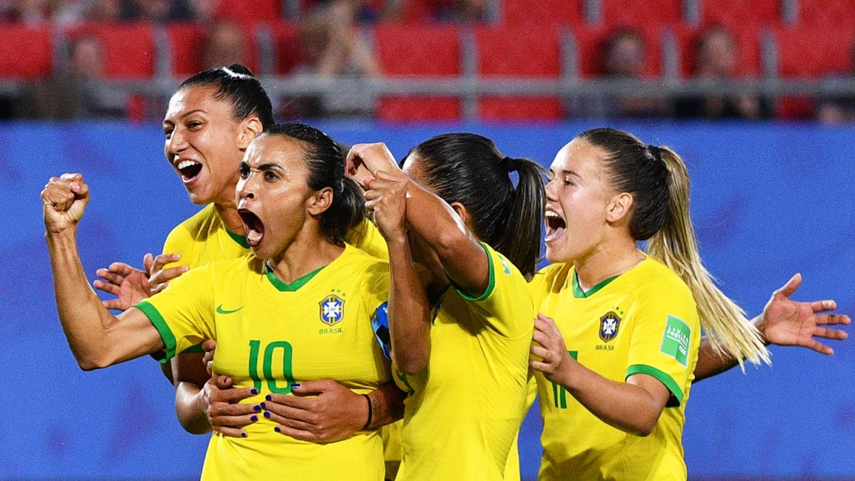 Em momento histórico, seleção feminina estreia camisa sem estrelas do masculino: “Vamos conquistar nossa estrela”