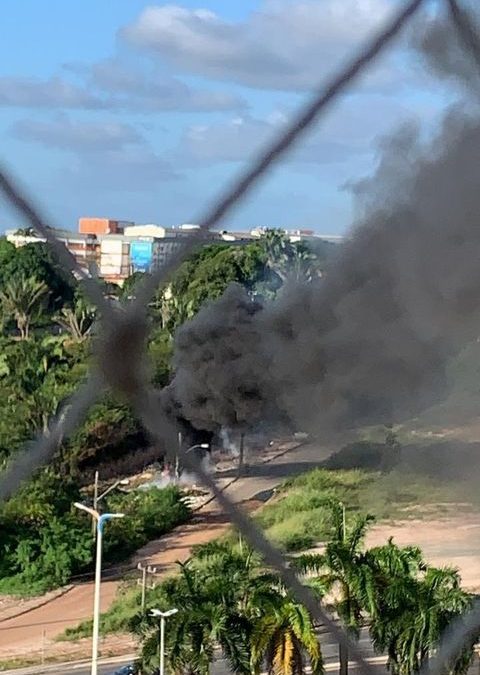 Moradores reclamam de queimada de lixão na Avenida Jerônimo de Albuquerque