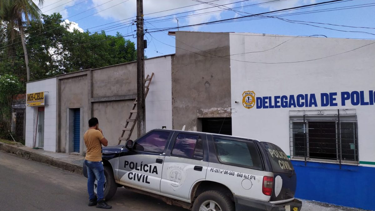 Vídeo: Homem é preso por furtar energia do prédio da Delegacia de Cachoeira Grande