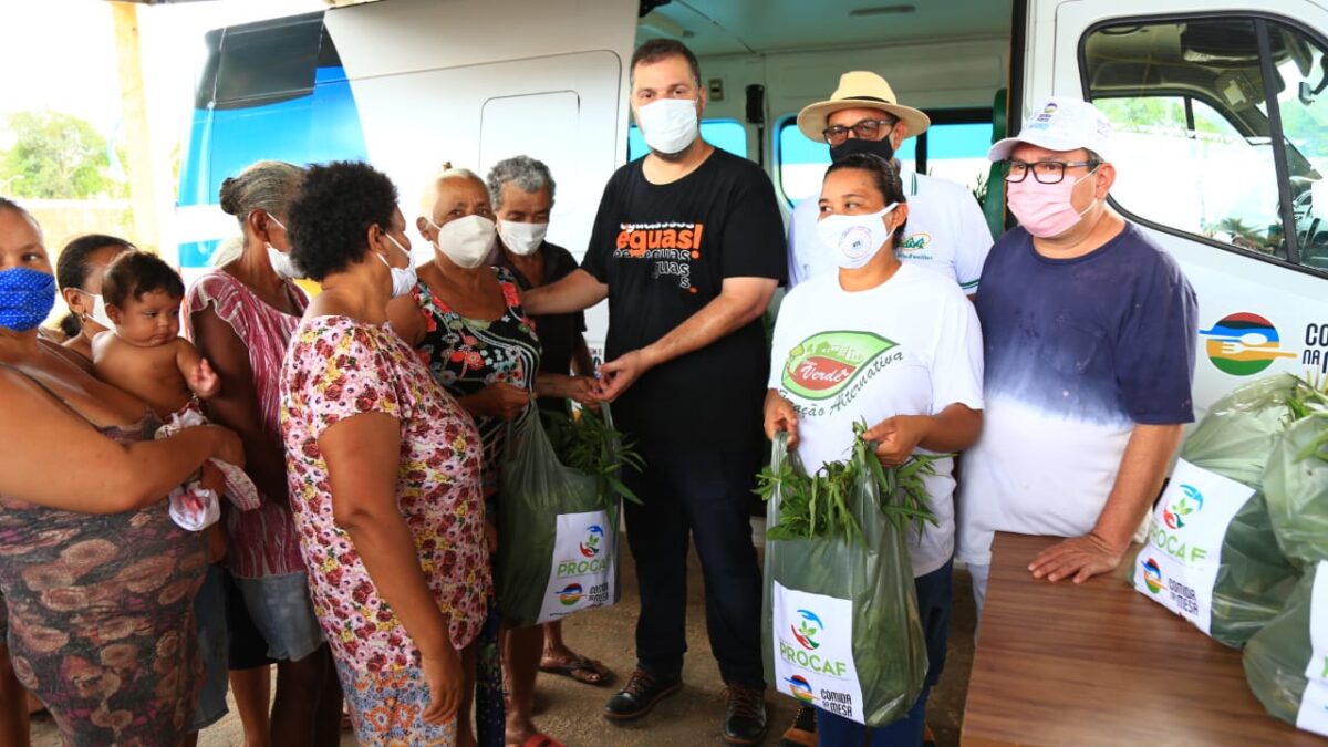 Agricultores familiares da zona rural de São Luís comercializam suas produções por meio do Procaf