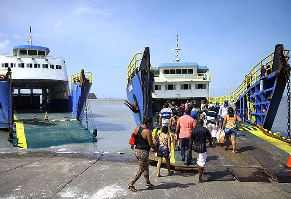 Vídeo mostra goteiras em um ferry boat de São Luís