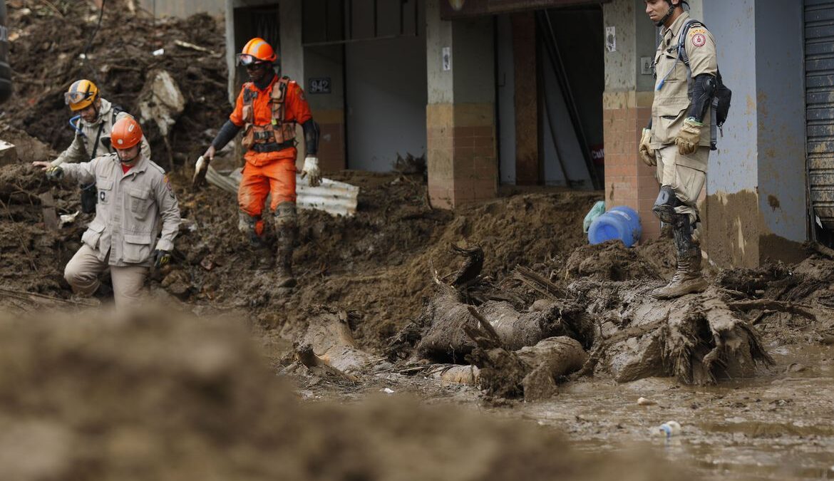 Bombeiros atualizam número de mortos em Petrópolis para 176