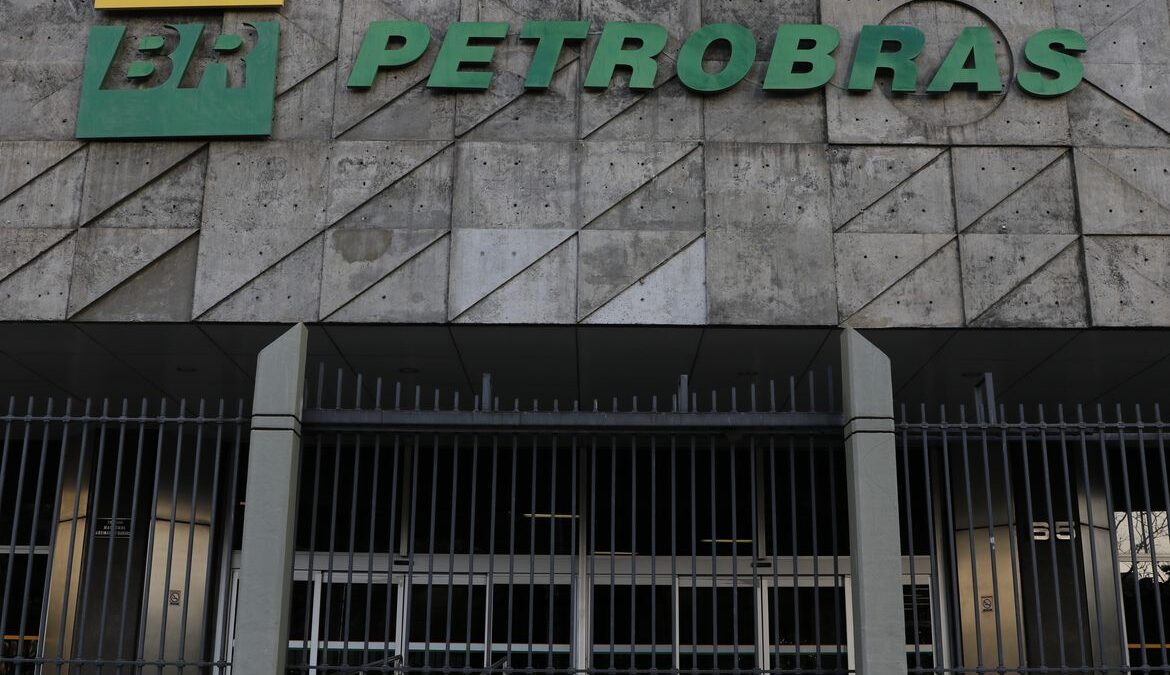 Petrobras Jovem Aprendiz tem 734 vagas em 14 estados e DF