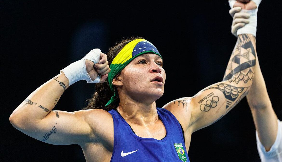 Boxe: Bia Ferreira atropela italiana e vai à final do Mundial feminino