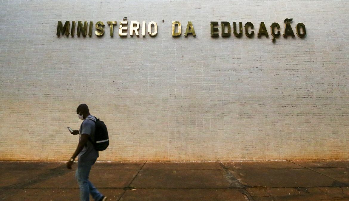 Ministério da Educação normatiza renegociação de dívidas com o Fies