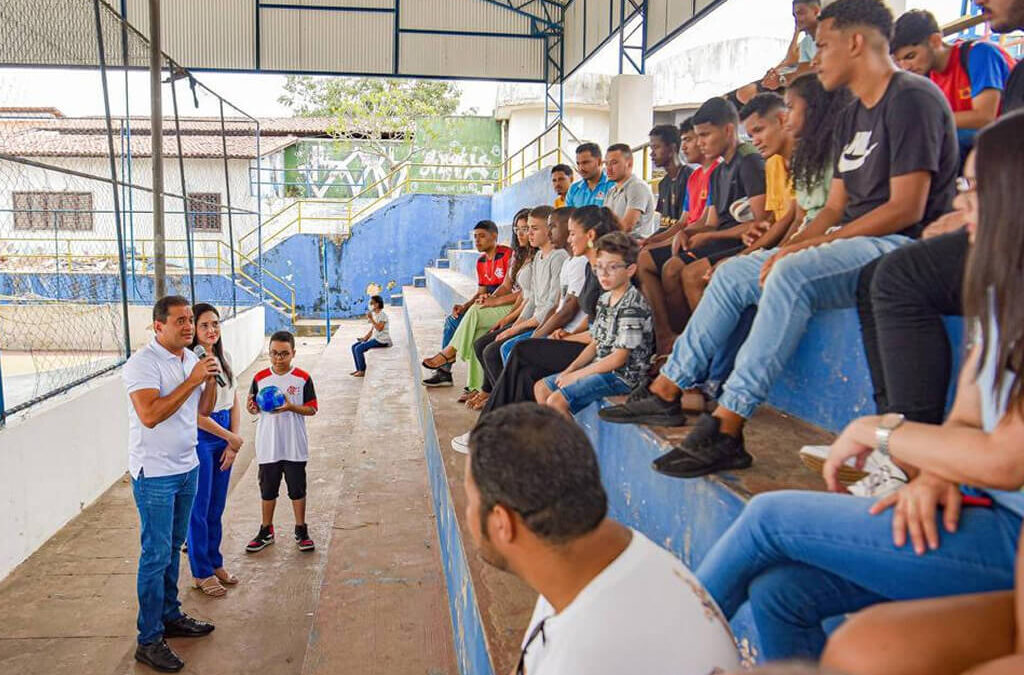 Weverton Rocha participa de roda de conversa com jovens no bairro da Alemanha