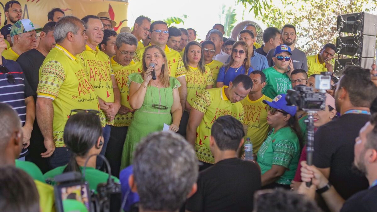 Iracema Vale afirma que pavimentação da estrada que dá acesso à Praia de Araoca impulsiona turismo na região