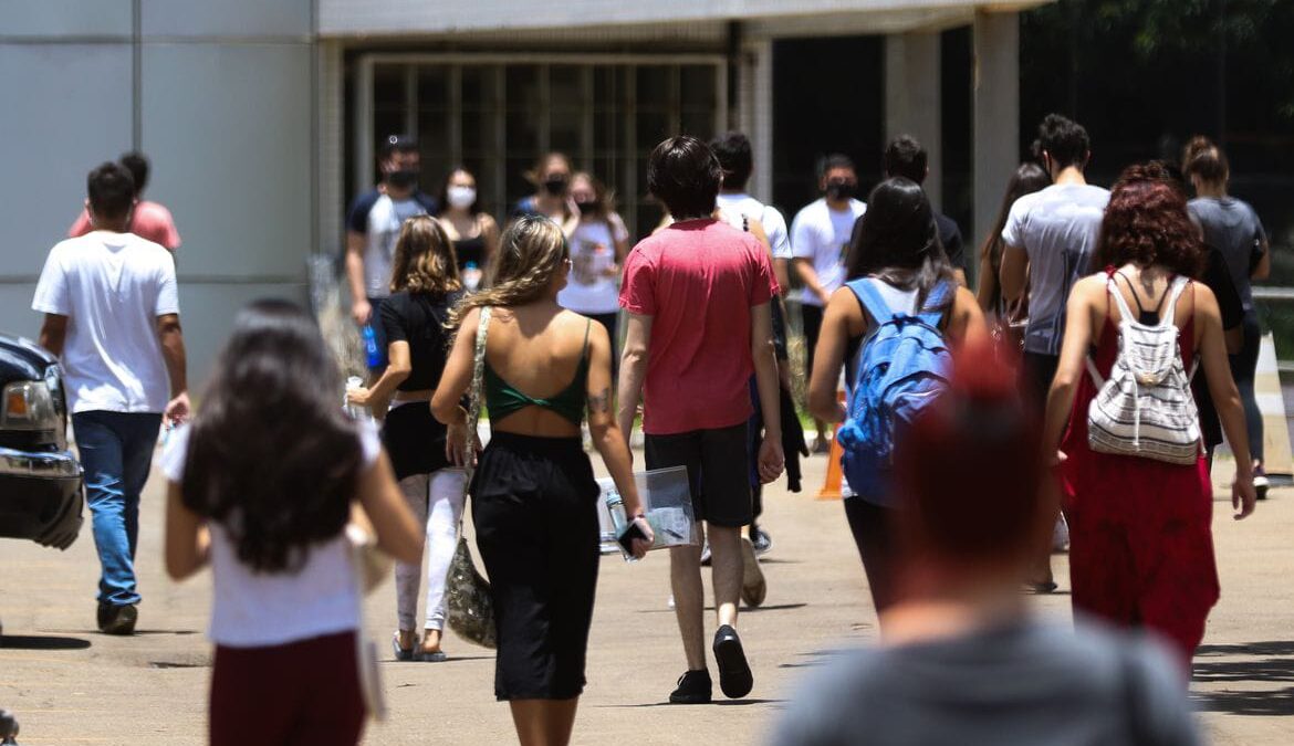 Candidatos podem acessar cartão de confirmação do Enem na próxima terça-feira