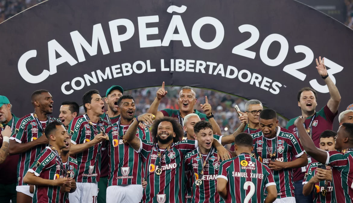 Fluminense derrota Boca Juniors na garra e fatura 1ª taça Libertadores