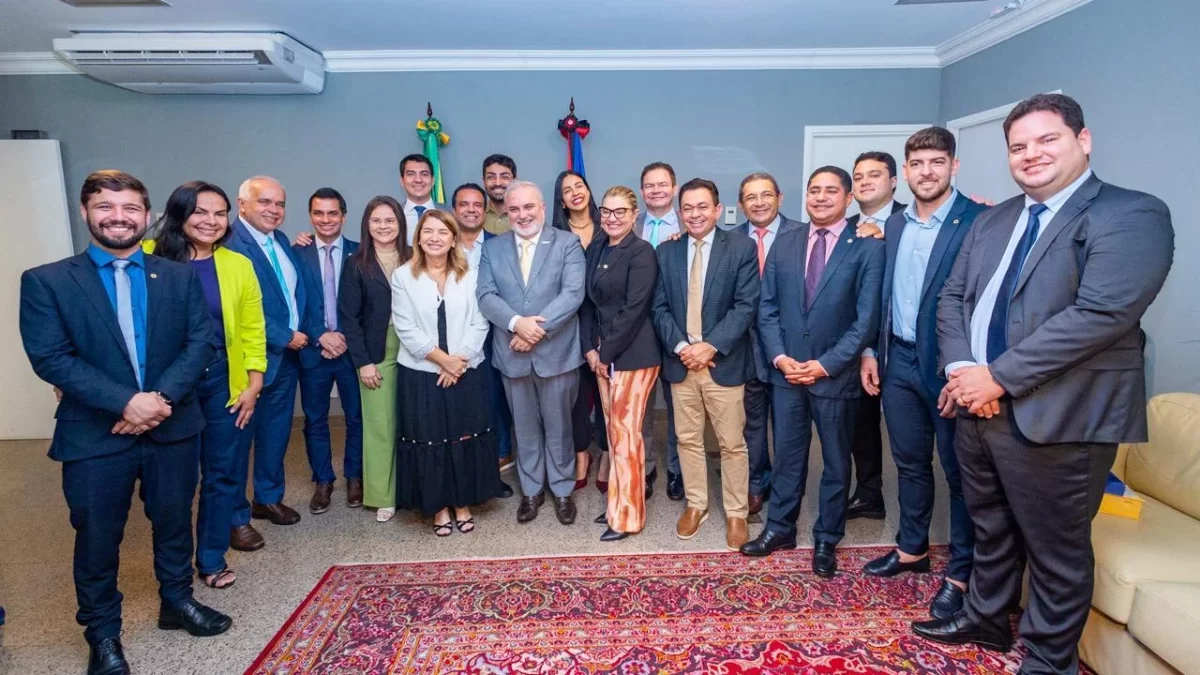 Iracema Vale recebe presidente da Petrobras e trata sobre exploração petrolífera da Margem Equatorial