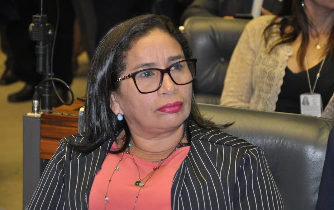 Paula Azevedo é afastada da prefeitura de Paço do Lumiar por 50 dias